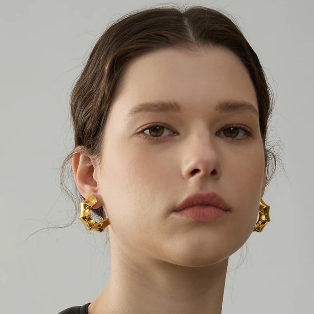◾️18k Gold Plated Bamboo C-Shape Hoop Earrings